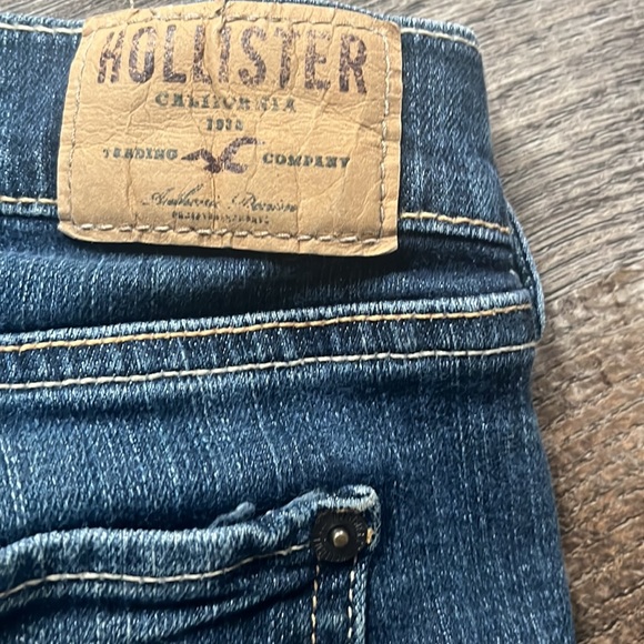 Holister socal stretch , 26, 3 . Jean shorts cuffed - Picture 6 of 11